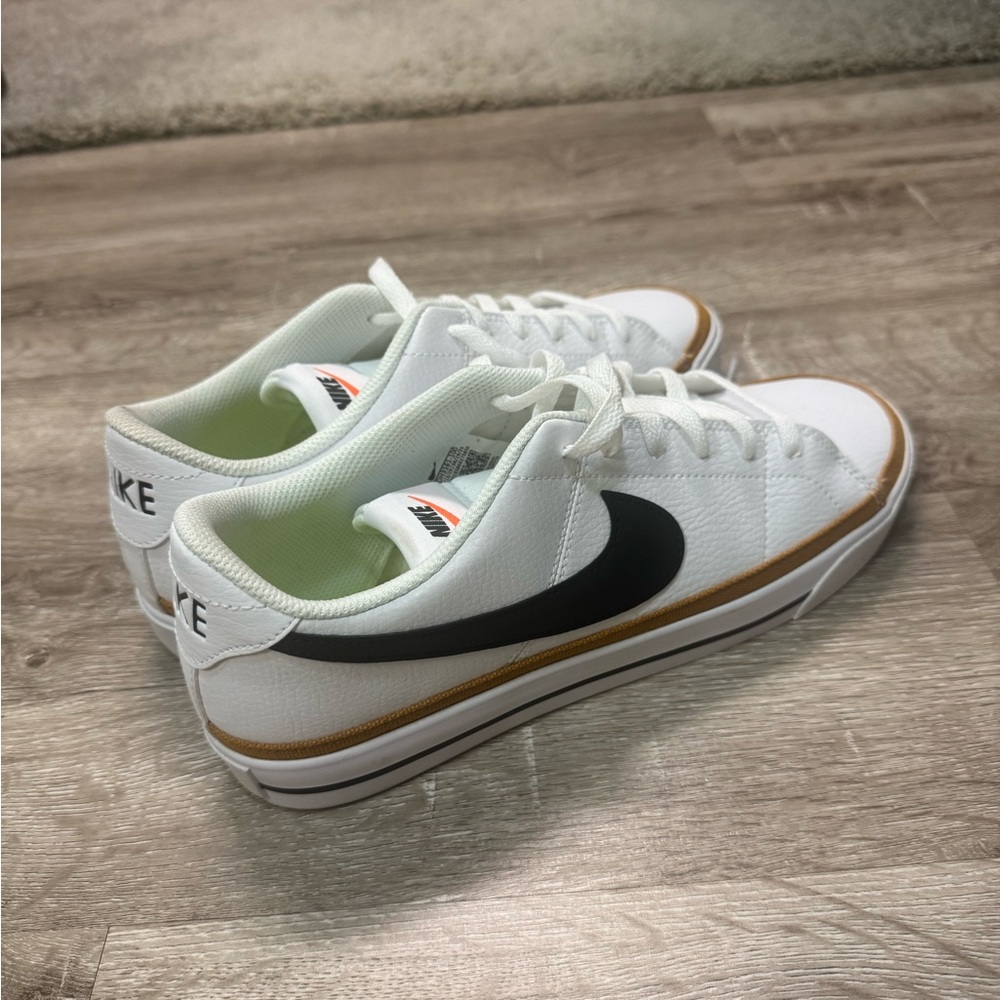 Nike White and Black Sneakers